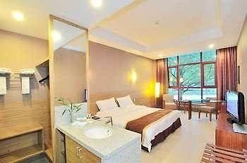Luanchuan Re-Channel Ferry Lake Hotel Gucheng  Exterior photo