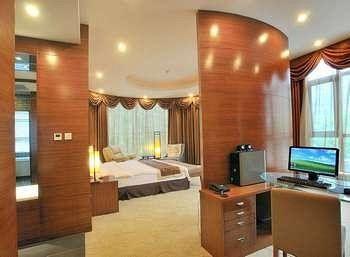 Luanchuan Re-Channel Ferry Lake Hotel Gucheng  Exterior photo